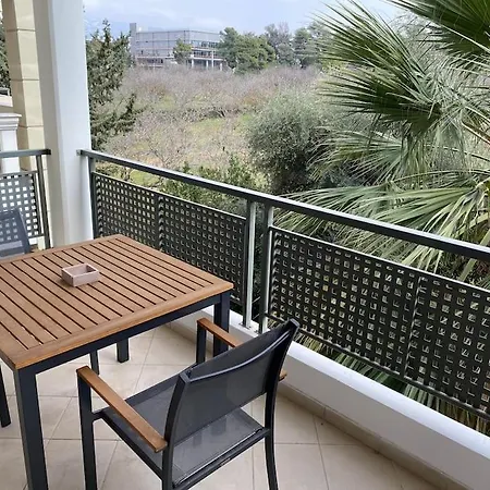 Apartment Cozy With Scenic View *